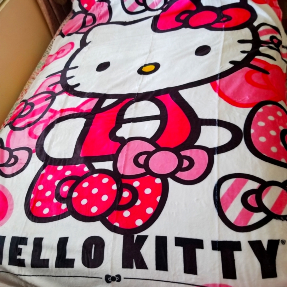 Hello Kitty Pink Throw Blanket
